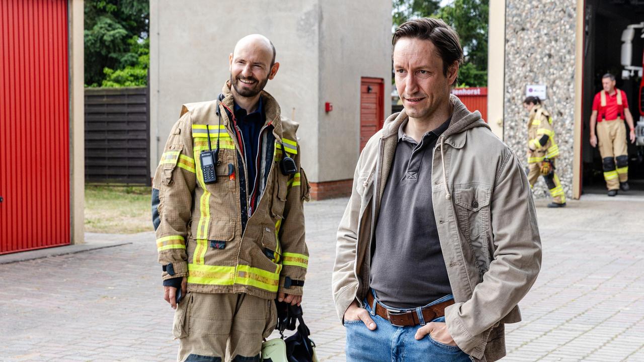 Alex (Leon Ullrich) und Stoffel (Hendrik Heutmann) von der freiwilligen Feuerwehr hatten mal wieder einen Fehlalarm.